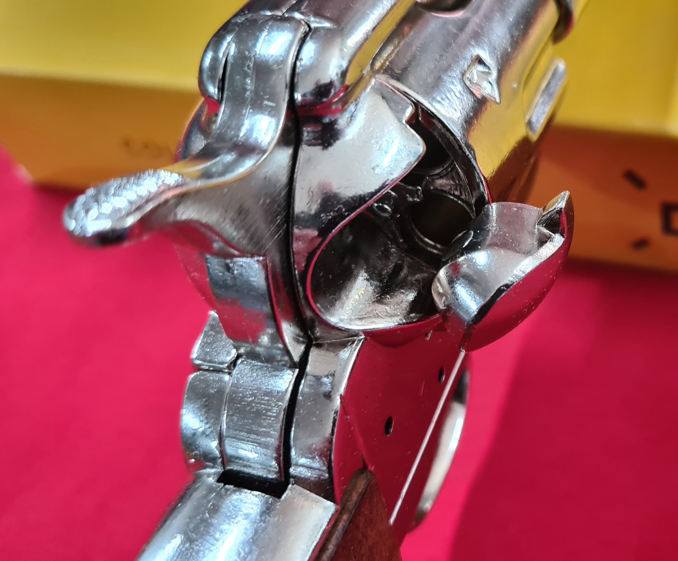 DENIX REPLICA GUN 1873 NICKLE COLT PEACE MAKER REVOLVER PISTOL - 1191/NQ - Image 3