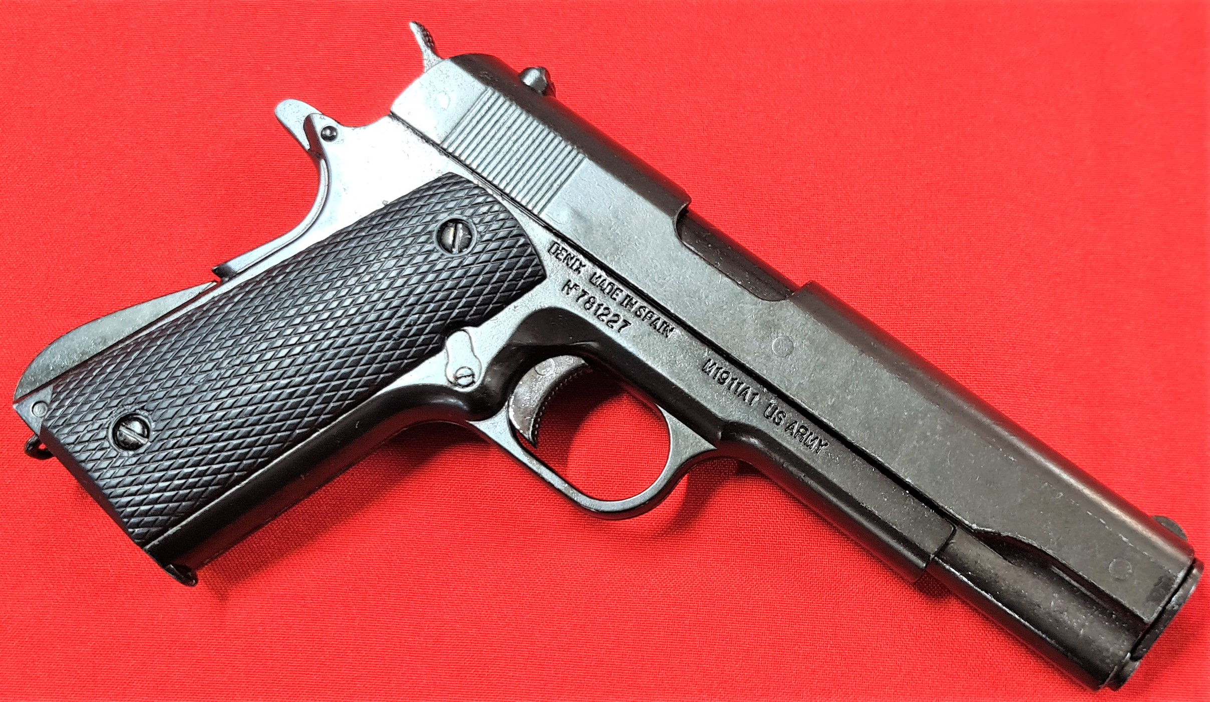 REPLICA M1911 US COLT HAND GUN PISTOL DENIX - HATCHED BLACK GRIPS- NON STRIPPING - Image 4