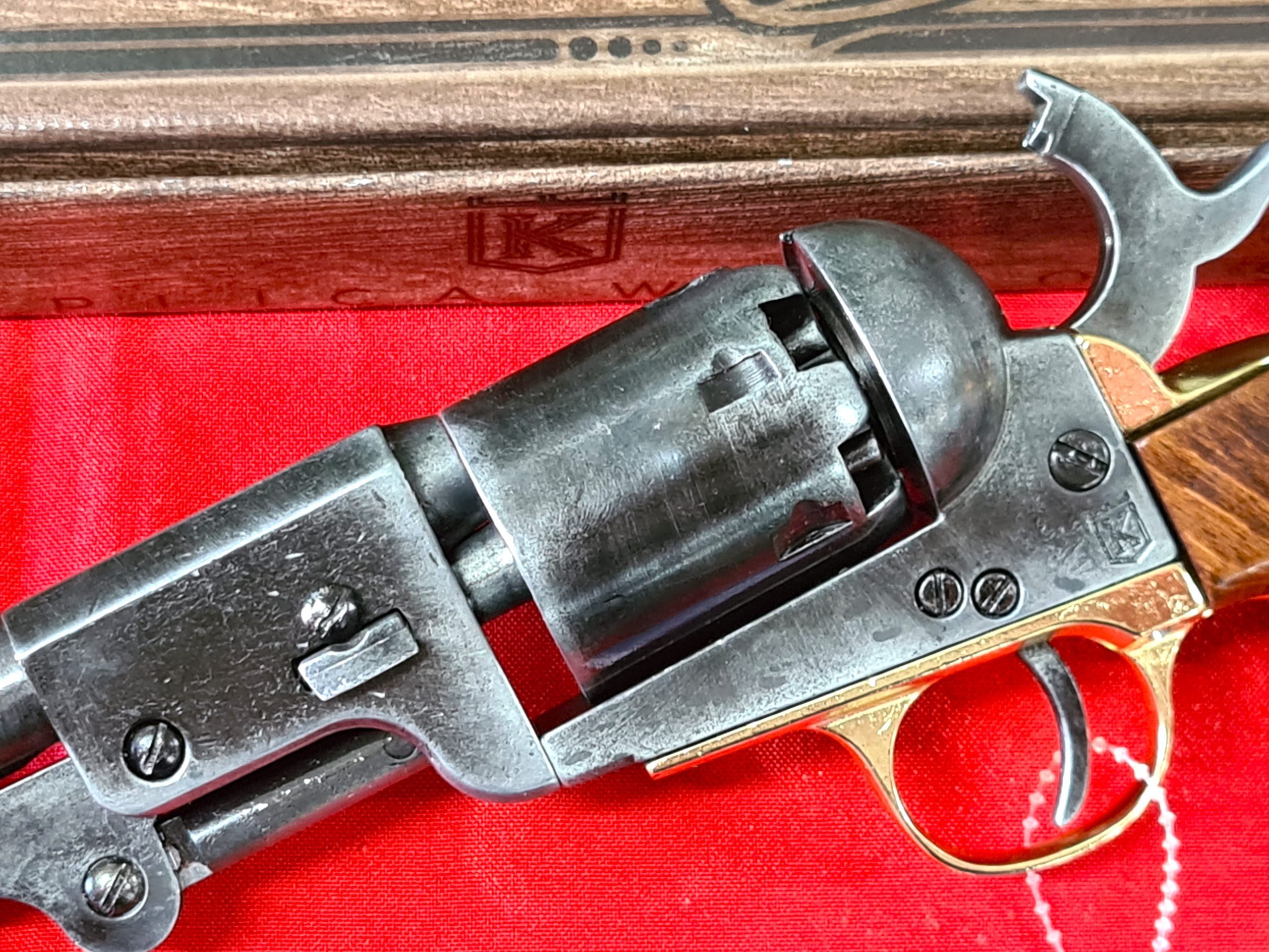 US Western Confederate 1862 Colt Navy revolver .36 pistol in brass tone and antiqued grey black metal with gift box by Kolser 8750-WL - Image 6
