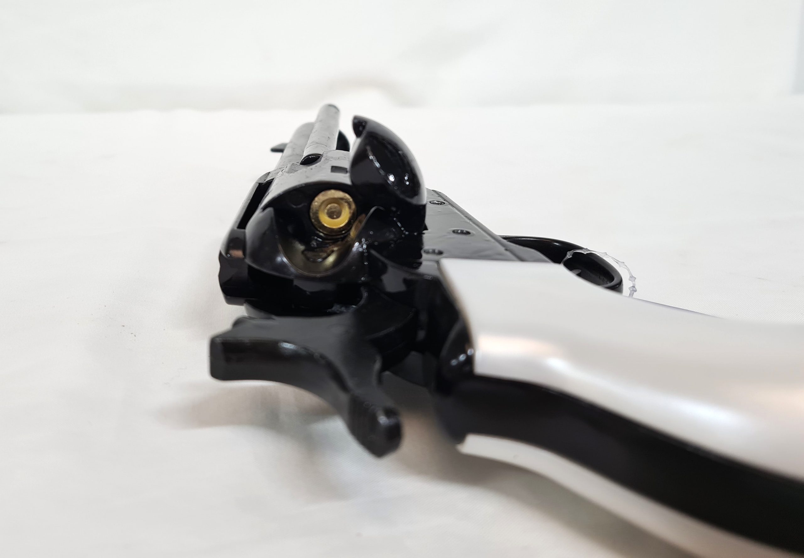 Replica Thunderer Revolver including 6 faux bullets in gift box by Kolser - Black finish with Faux Pearl handle - 1056-1PE - Image 4